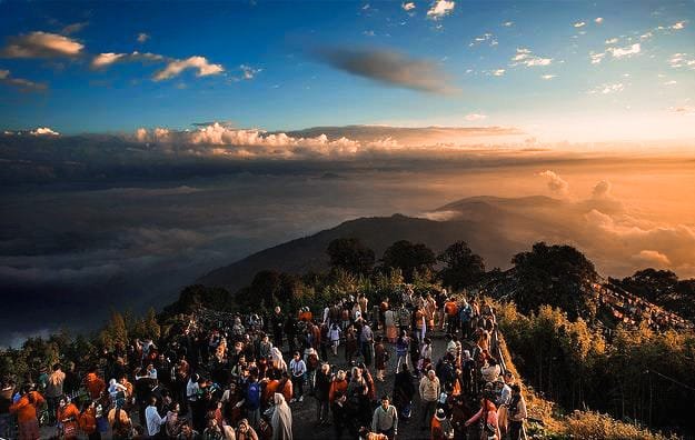 Travel Darjeeling to watch the sun rise over Tiger Hill