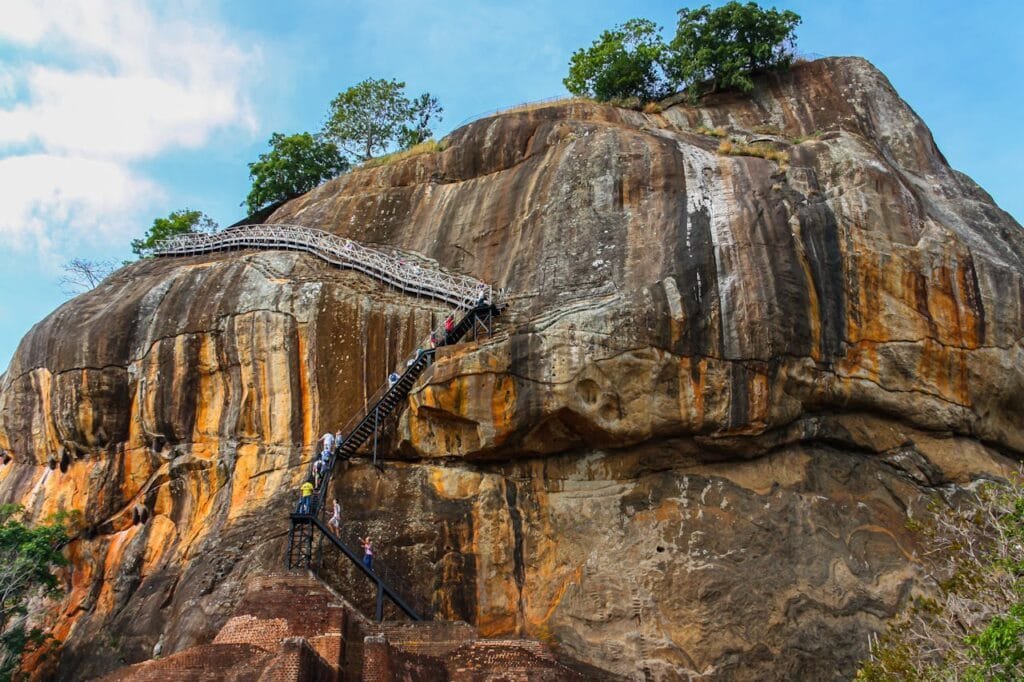 Tips before climbing Sigiriya