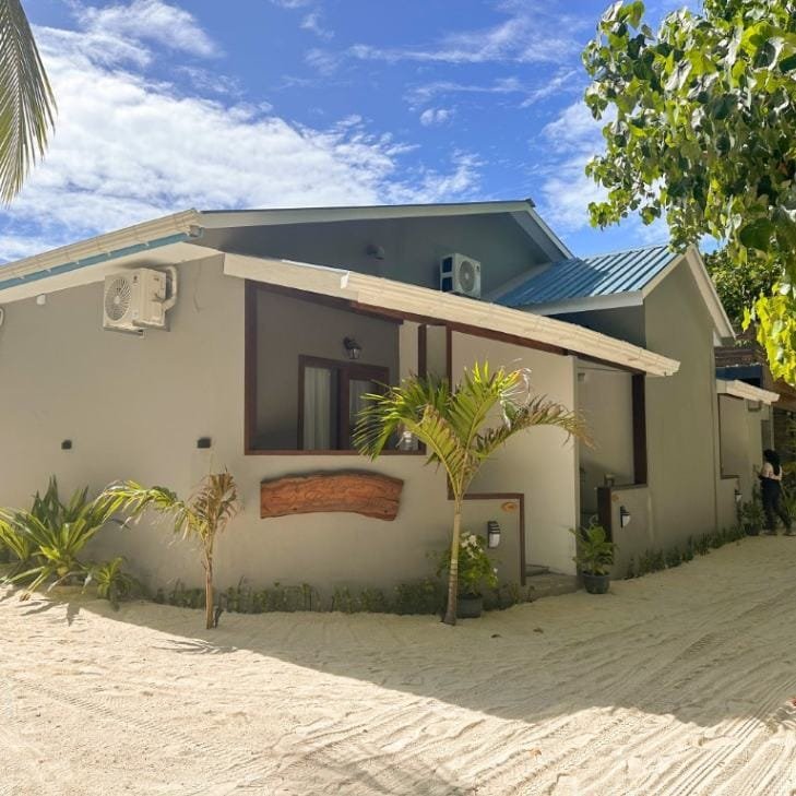 Dhigurah Beach Inn